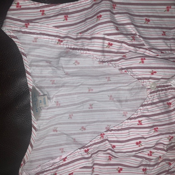 Cold shoulder top size medium - Picture 3 of 3